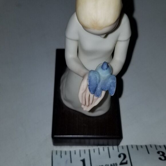 First Flight Cybis Girl With Blue Bird Kneeling 1963  by Patricia Eakins… - Picture 3 of 13